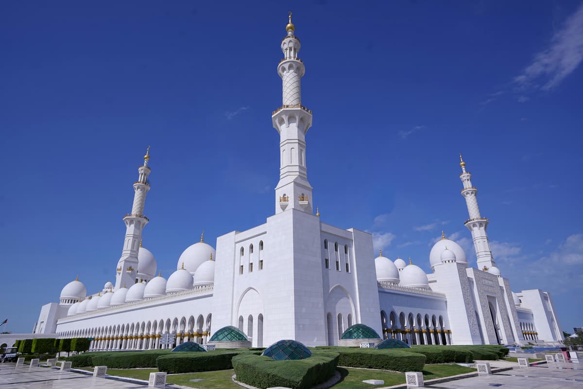Dubai vs Abu Dhabi: Which City Should You Visit?