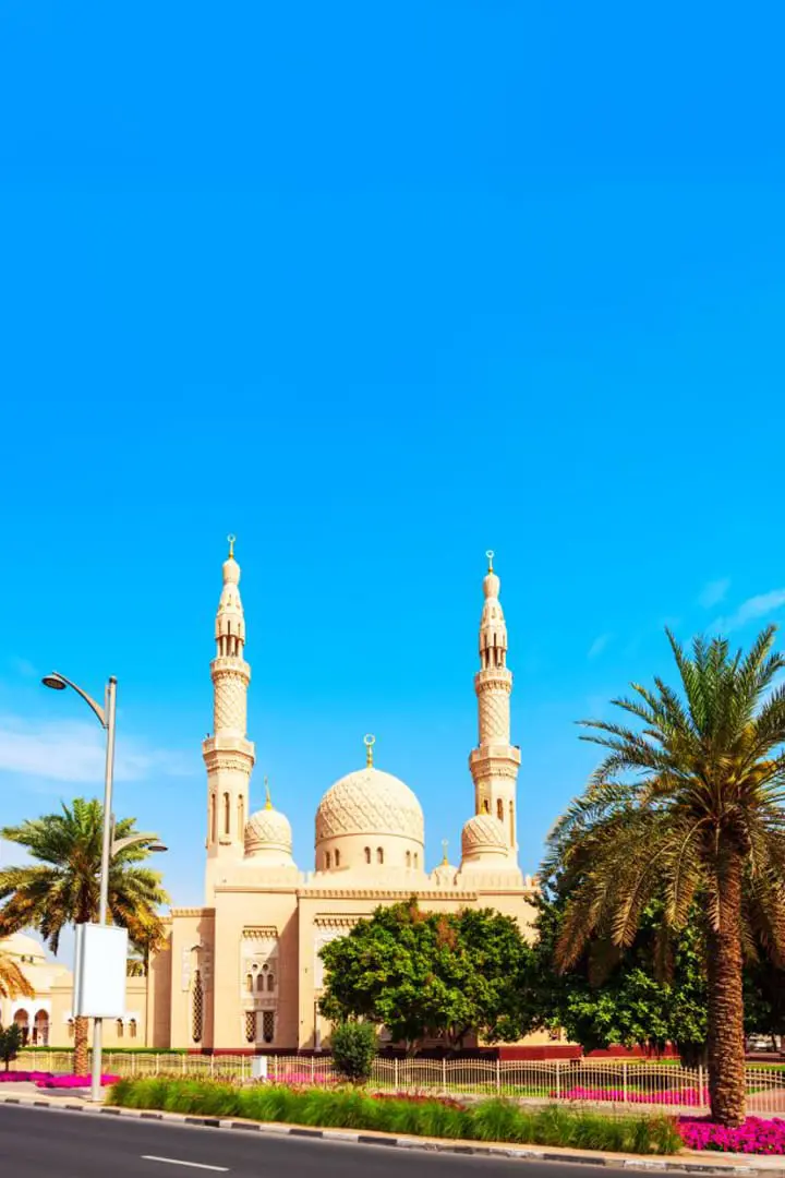Dubai Abu Dhabi — photo 1 of 4