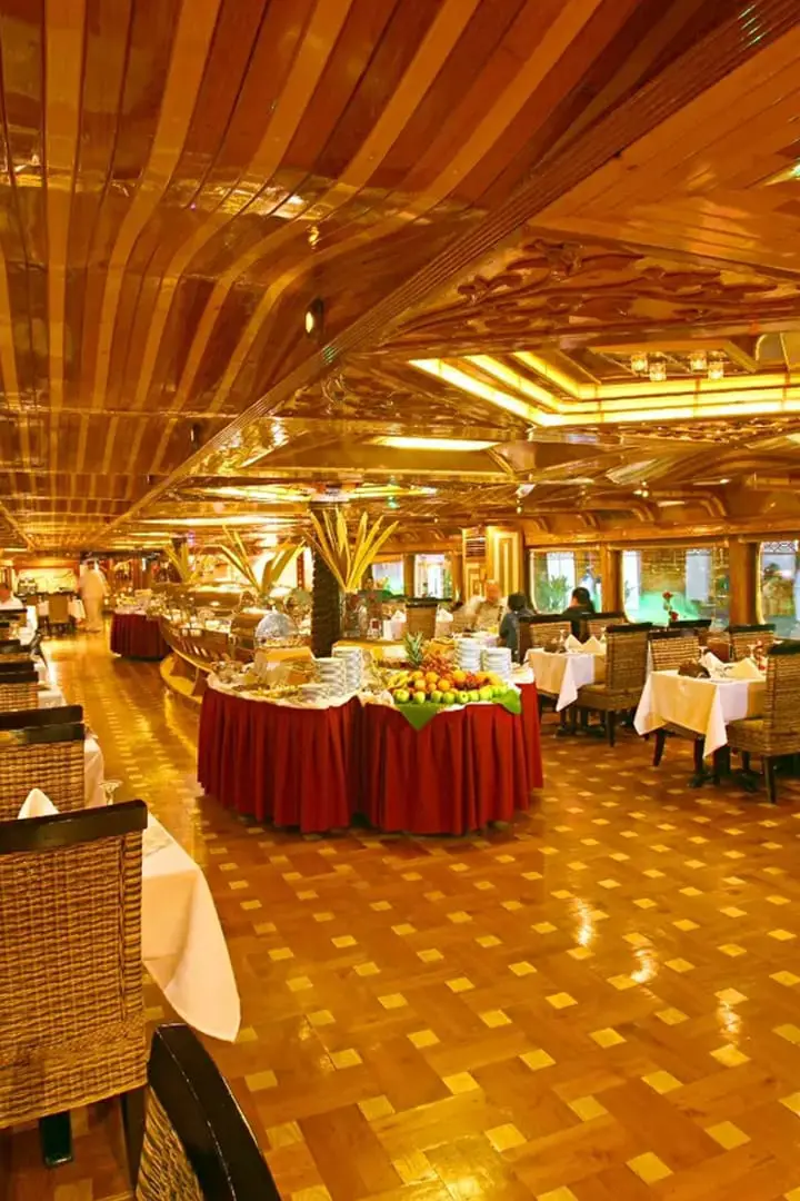 Dubai Creek Dinner Oberoi Dhow Cruise — photo 1 of 4