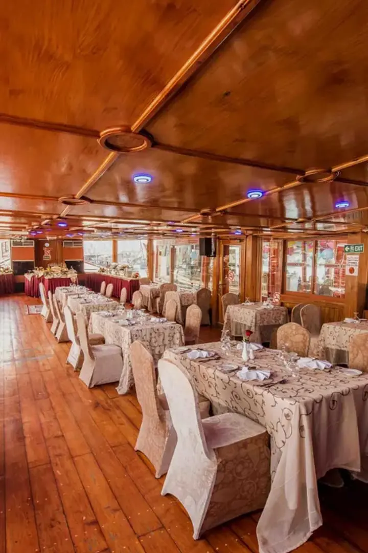 Dubai Creek Dinner Oberoi Dhow Cruise — photo 4 of 4
