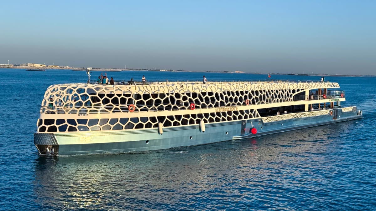 Lotus Mega Yacht Dinner Cruise — photo 11 of 17