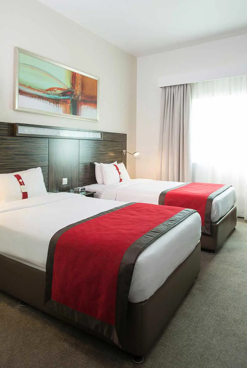 Holiday Inn Express Int City — photo 4 of 5