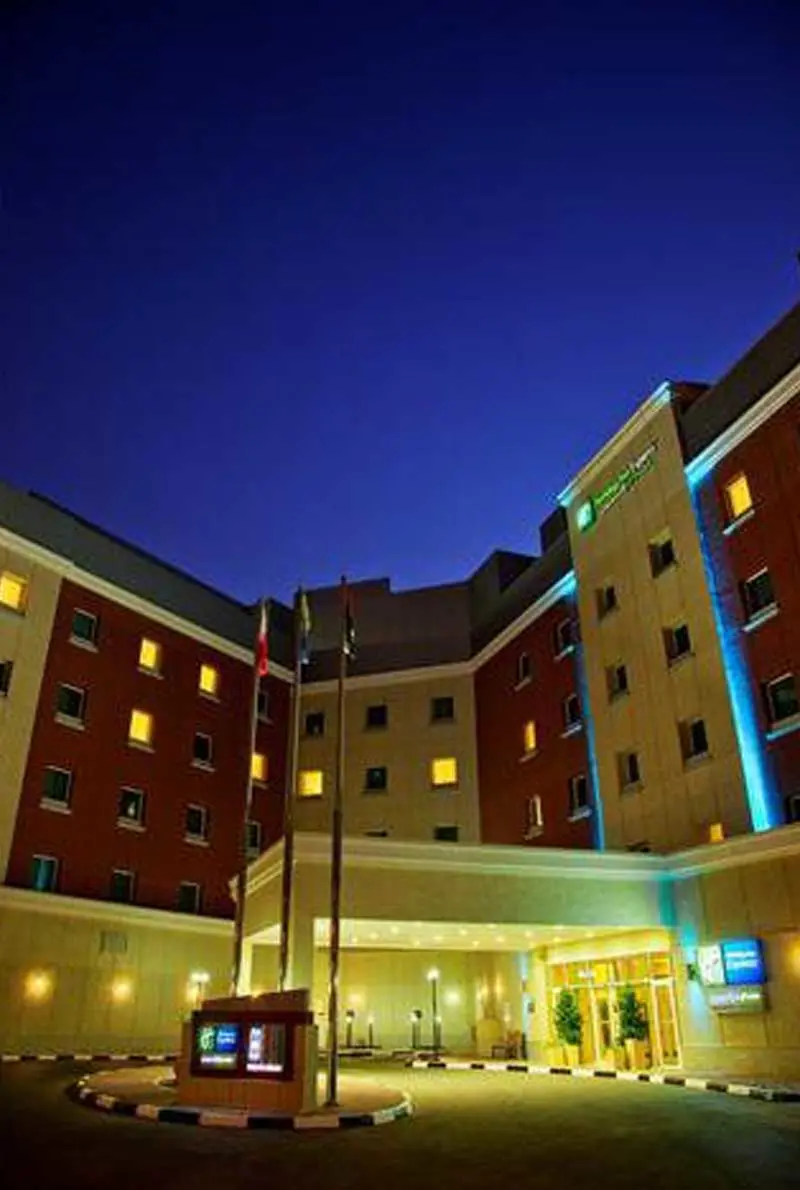 Holiday Inn Express Int City — photo 1 of 5