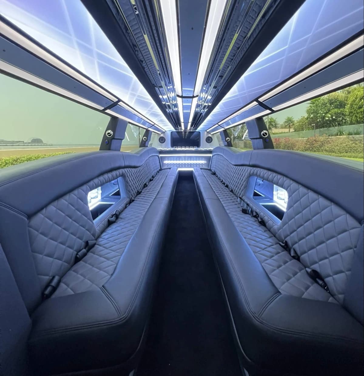 Chevrolet Suburban Limousine — photo 2 of 5