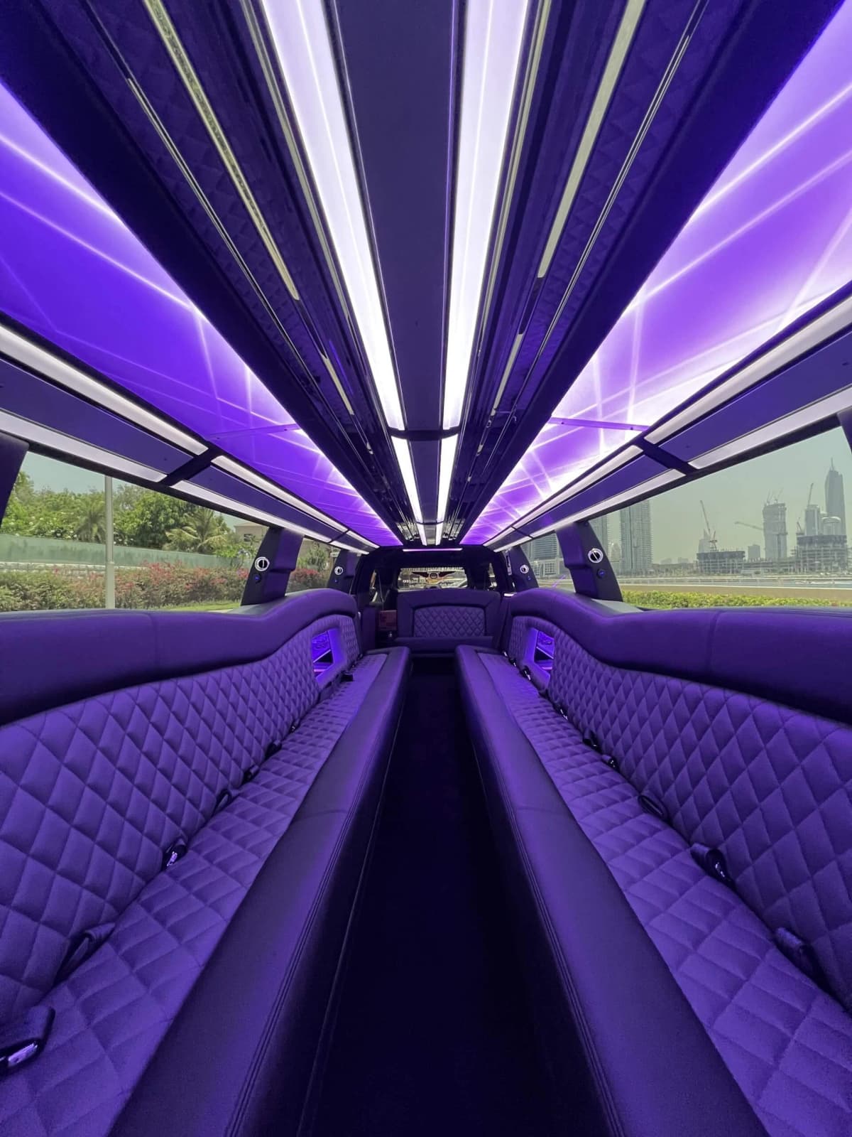 Chevrolet Suburban Limousine — photo 3 of 5