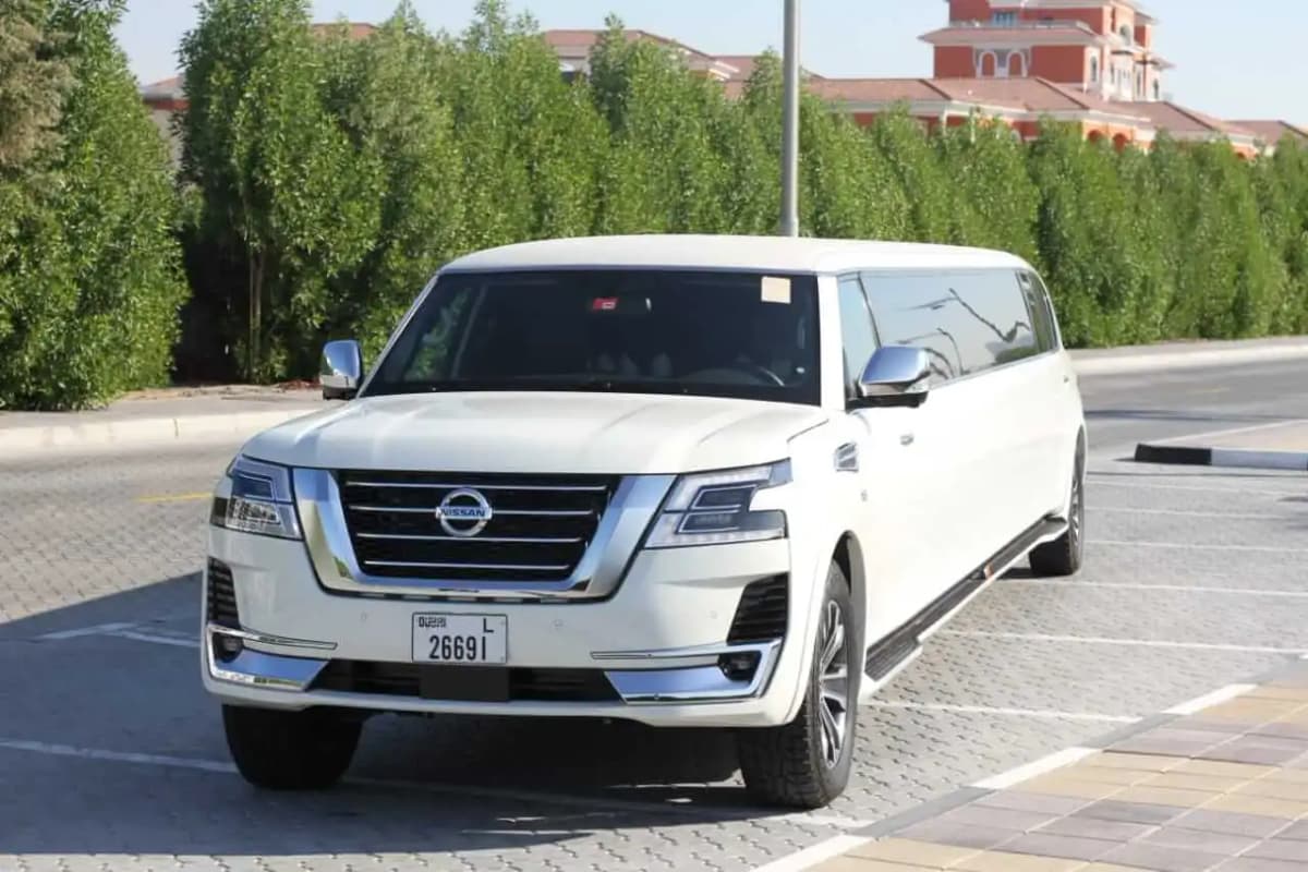 Nissan Patrol Limousine — photo 1 of 6