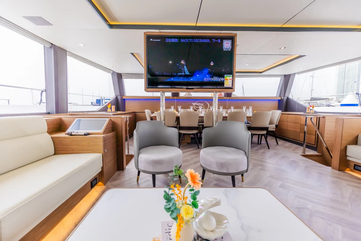 Aquila Luxury Yacht Charter — photo 12 of 14