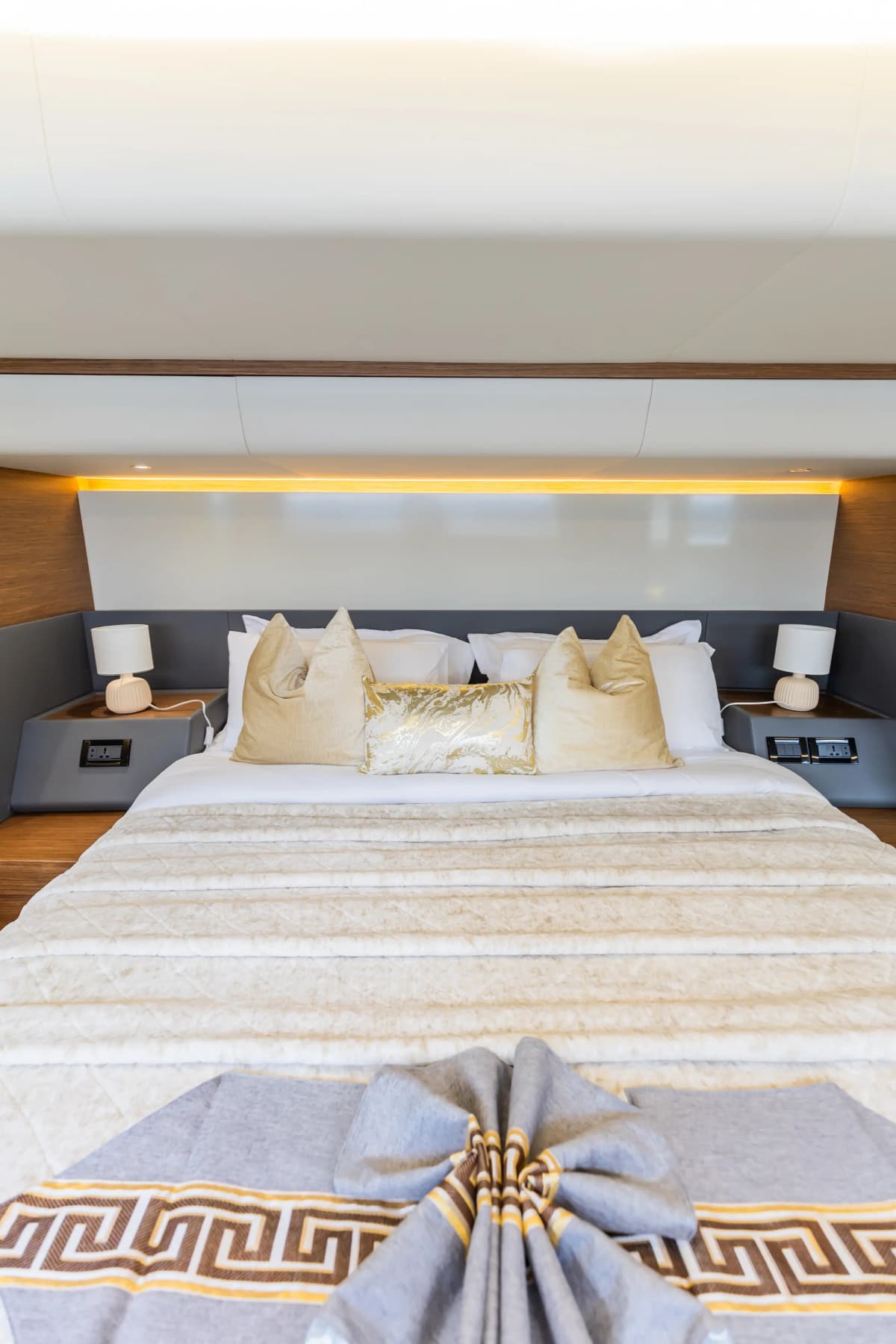 Aquila Luxury Yacht Charter — photo 14 of 14