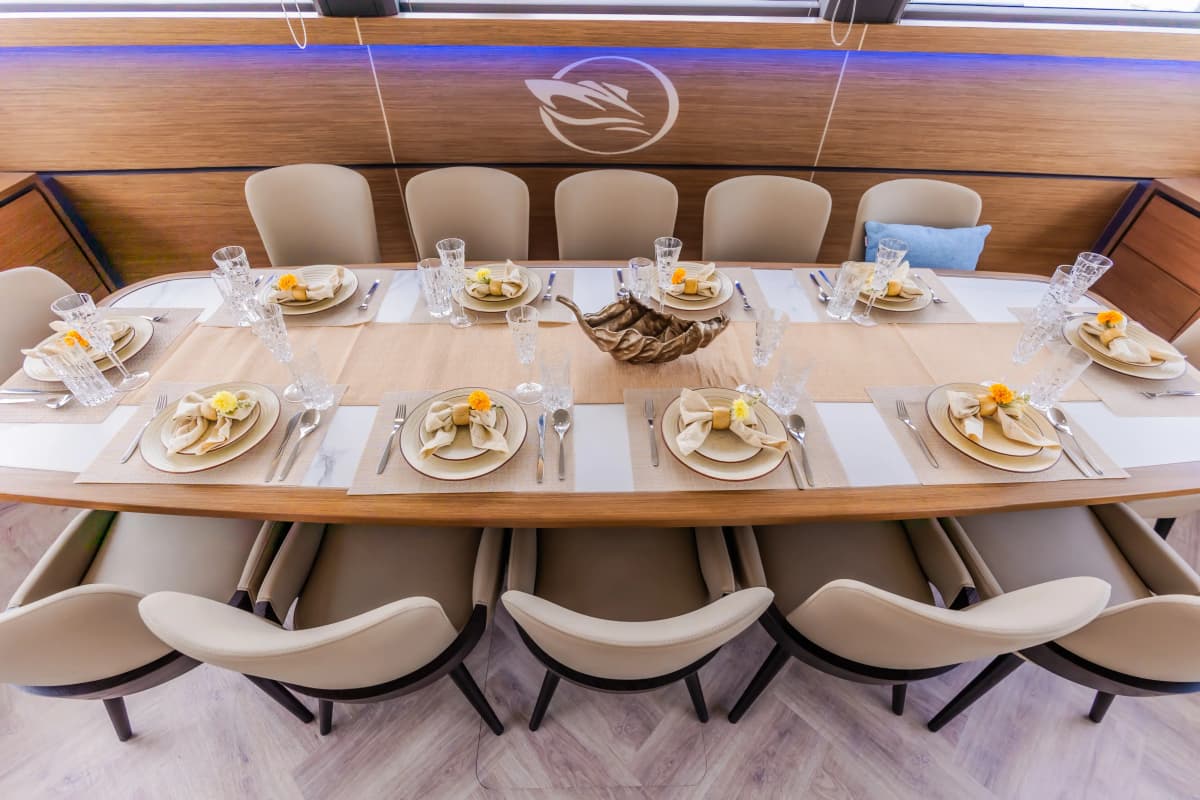 Aquila Luxury Yacht Charter — photo 6 of 14
