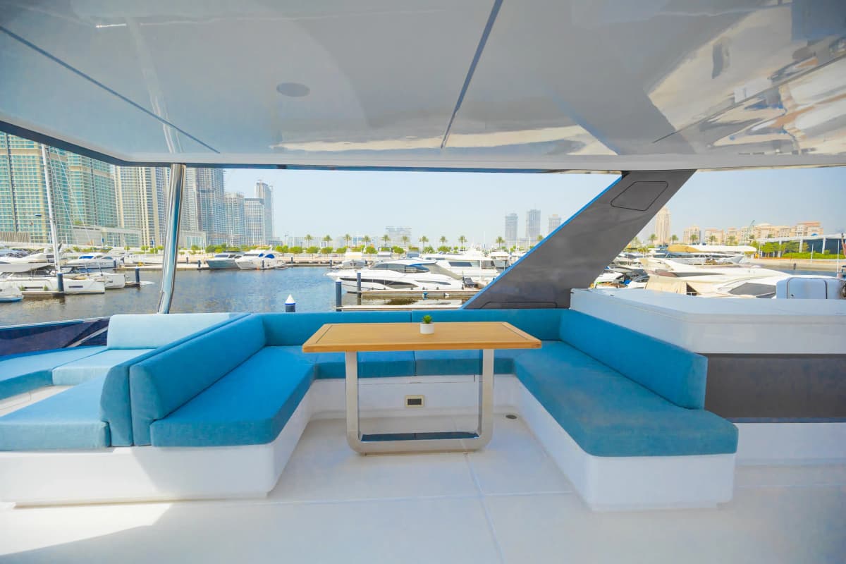 Aquila Luxury Yacht Charter — photo 8 of 14