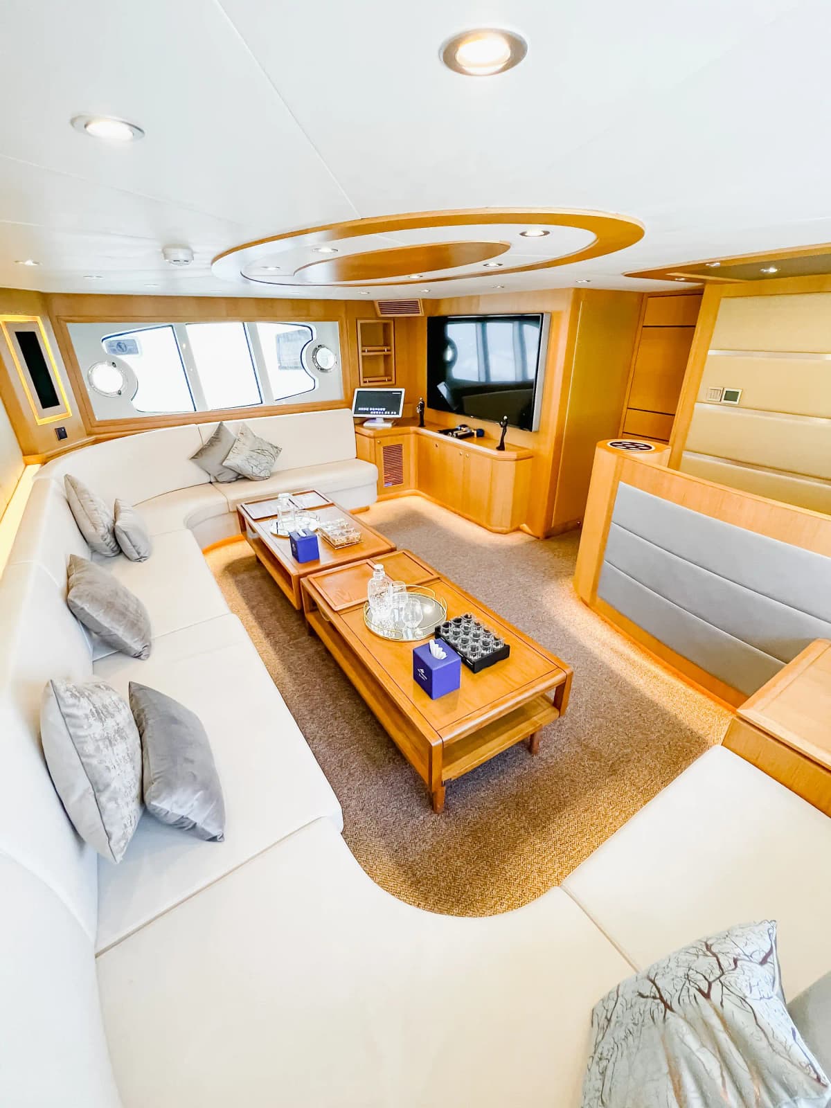 Astra Luxury Yacht Charter — photo 6 of 8