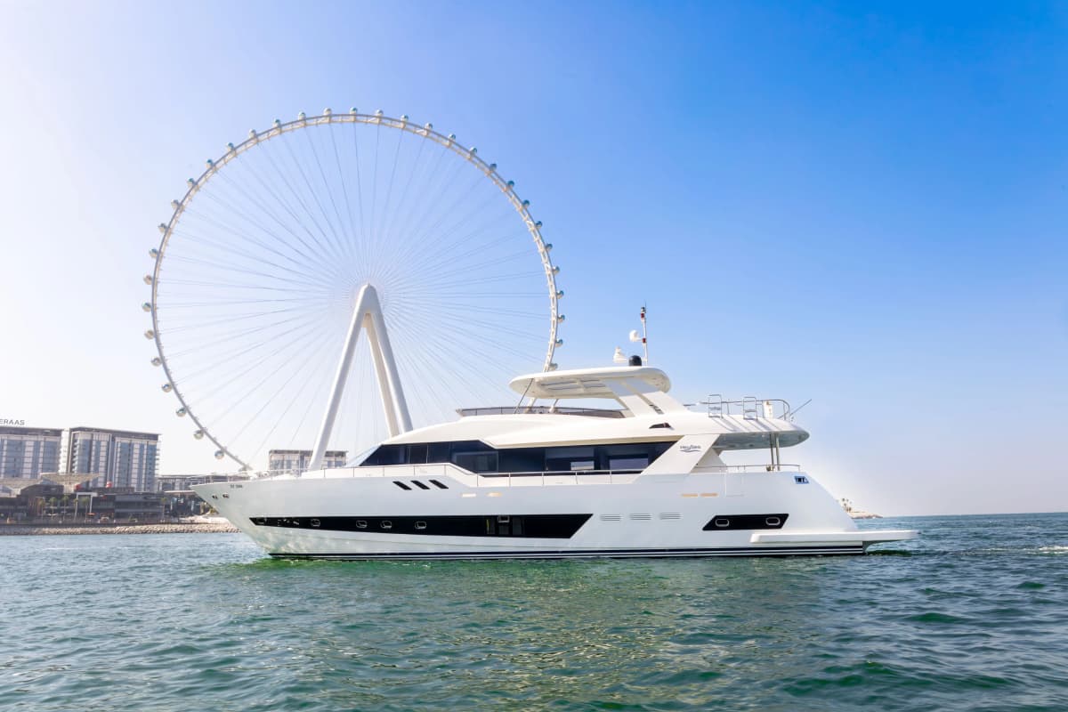 Caliente Luxury Yacht Charter — photo 1 of 13