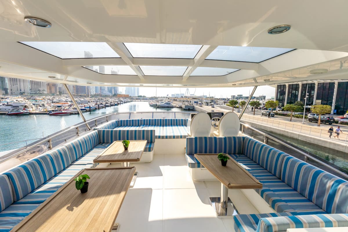 Caliente Luxury Yacht Charter — photo 12 of 13