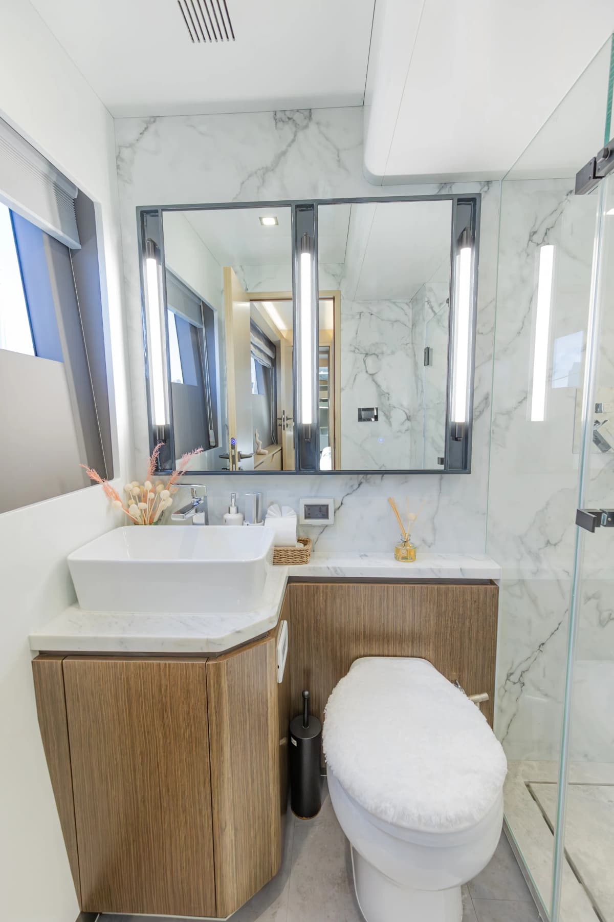 Infinity Luxury Yacht Charter — photo 13 of 18