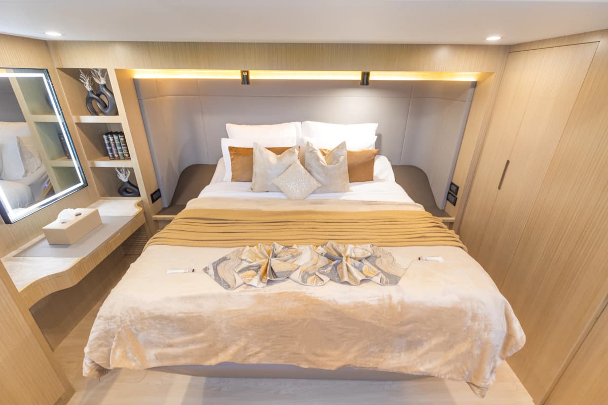 Infinity Luxury Yacht Charter — photo 7 of 18