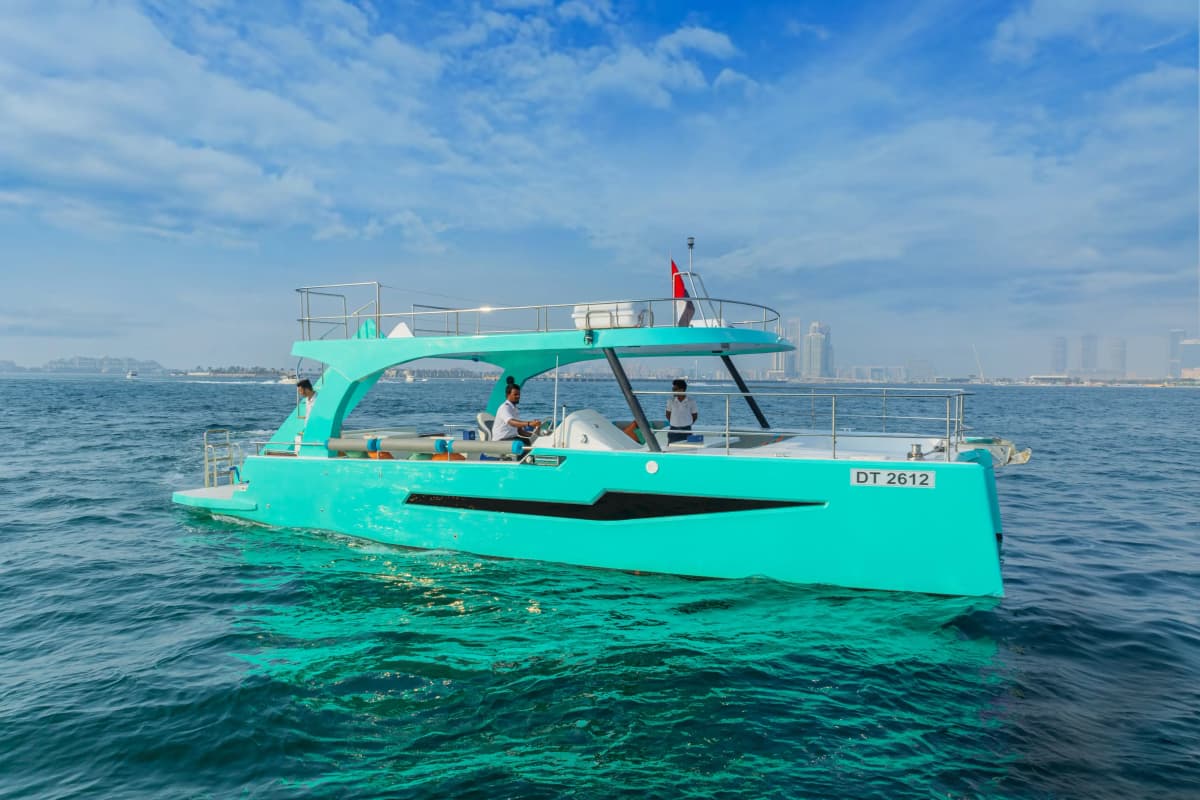 Jump Party Yacht Charter — photo 2 of 12