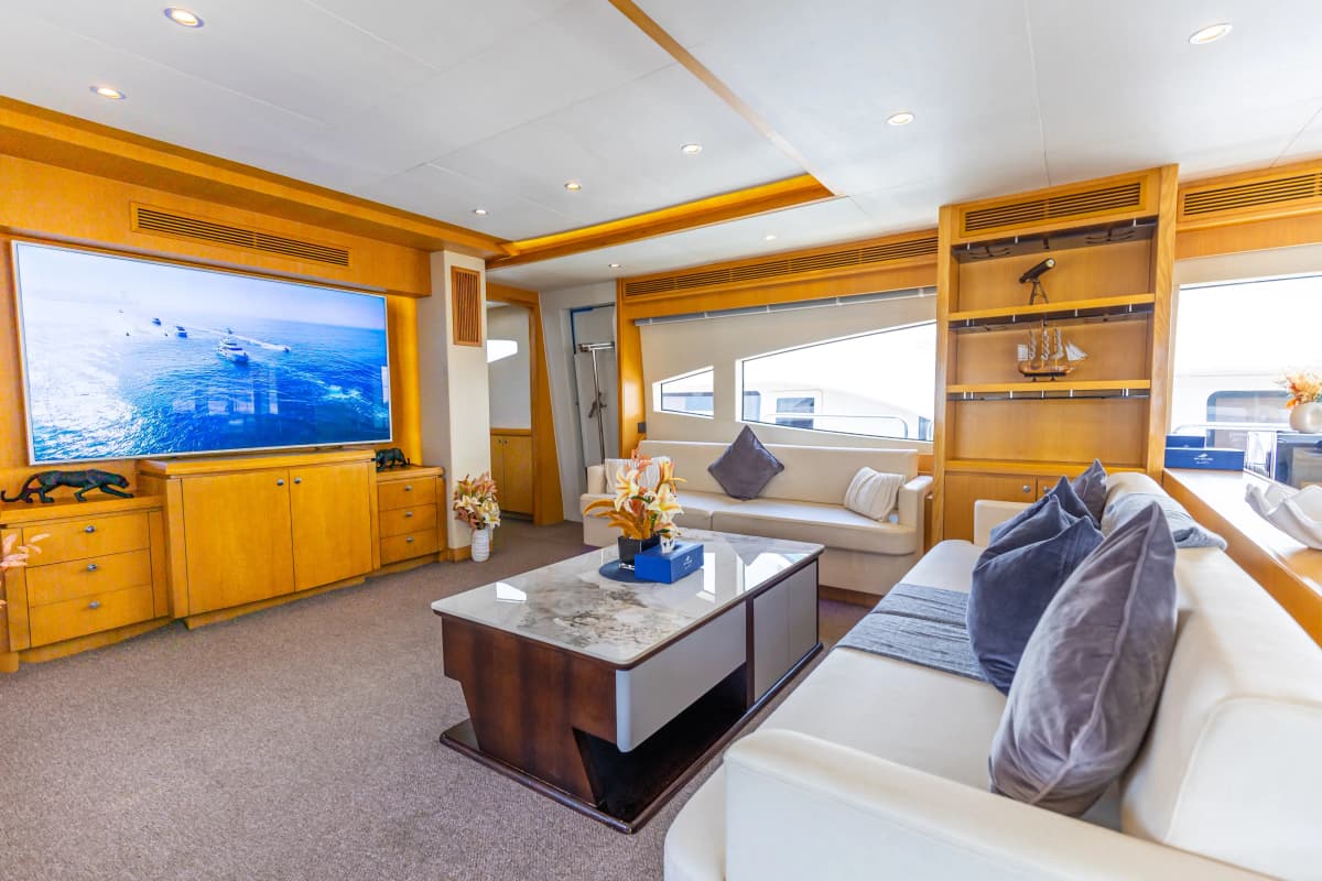 Kona Luxury Yacht Charter — photo 10 of 12
