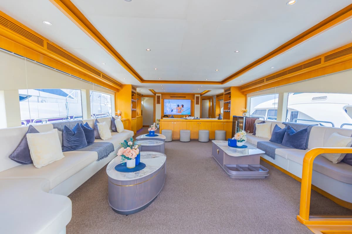Kona Luxury Yacht Charter — photo 11 of 12