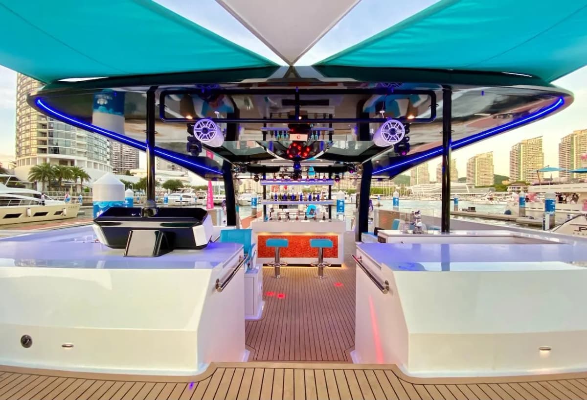 Ozone Luxury Party Yacht Charter — photo 5 of 11