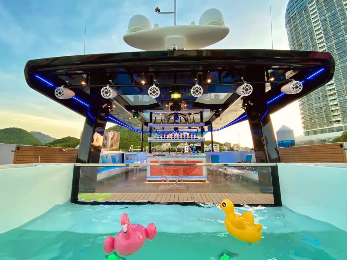 Ozone Luxury Party Yacht Charter — photo 7 of 11