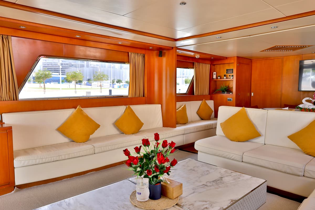 San Lorenzo Luxury Yacht Charter — photo 5 of 11