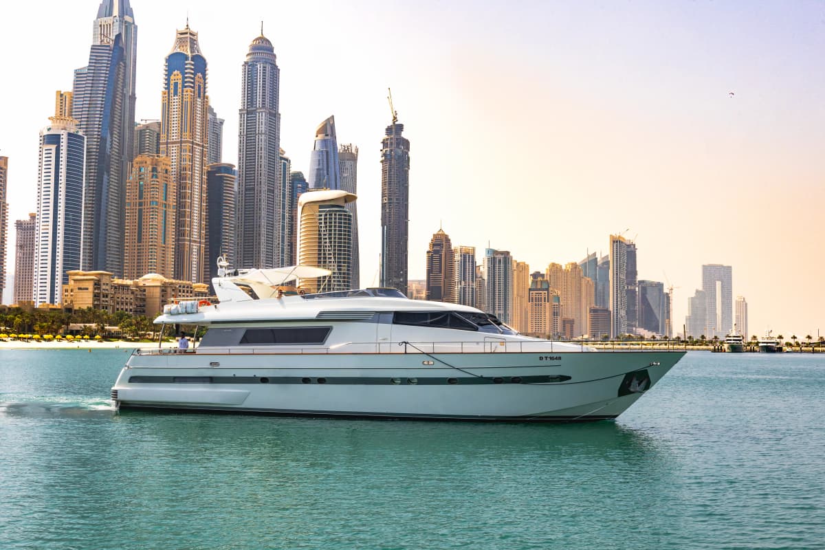 San Lorenzo Luxury Yacht Charter — photo 9 of 11