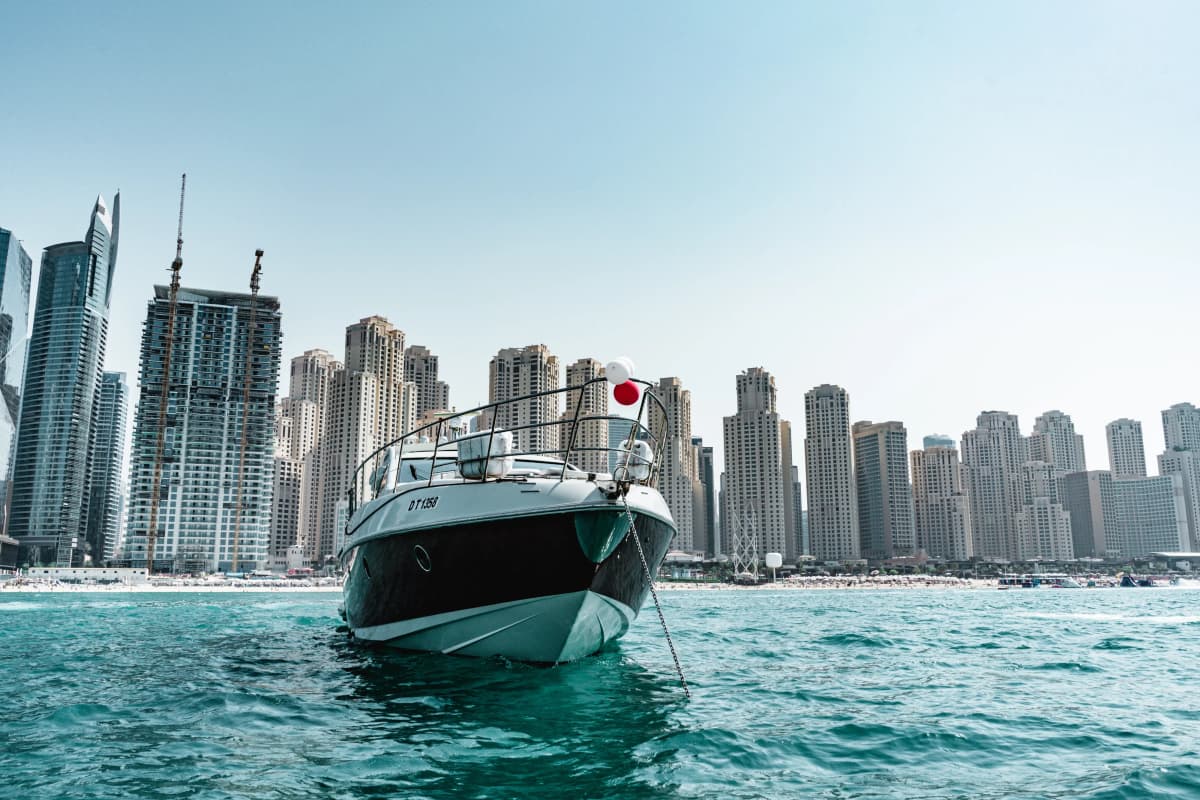 Sura Luxury Yacht Charter — photo 4 of 4
