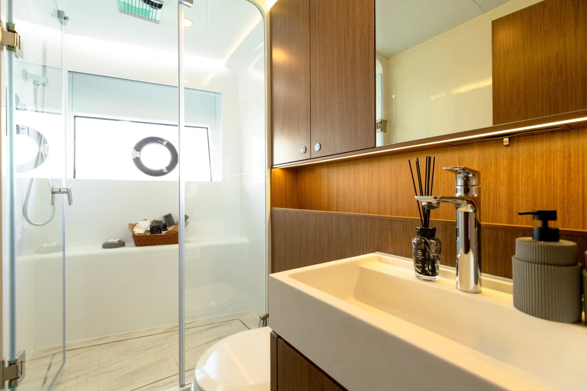 Taka Luxury Yacht Charter — photo 10 of 12