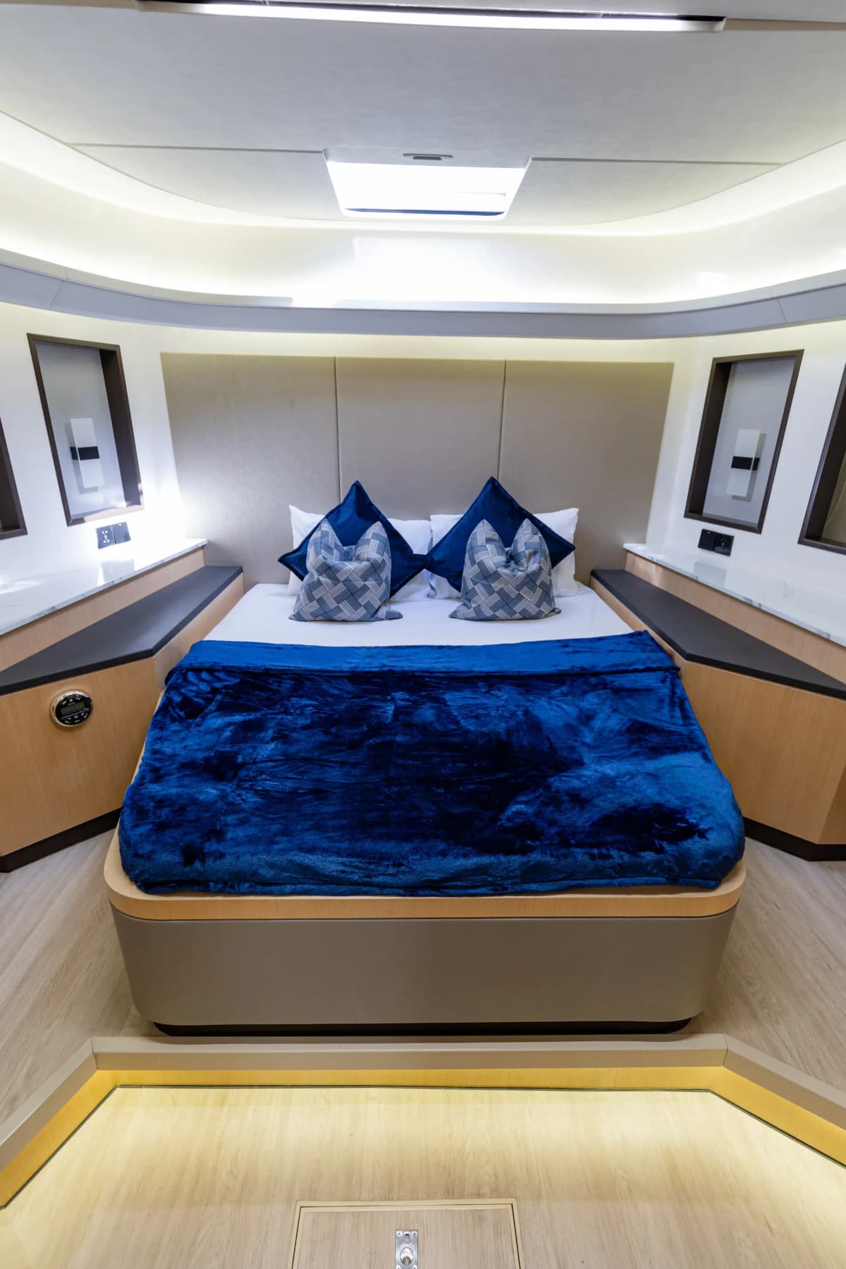 Taka Luxury Yacht Charter — photo 3 of 12