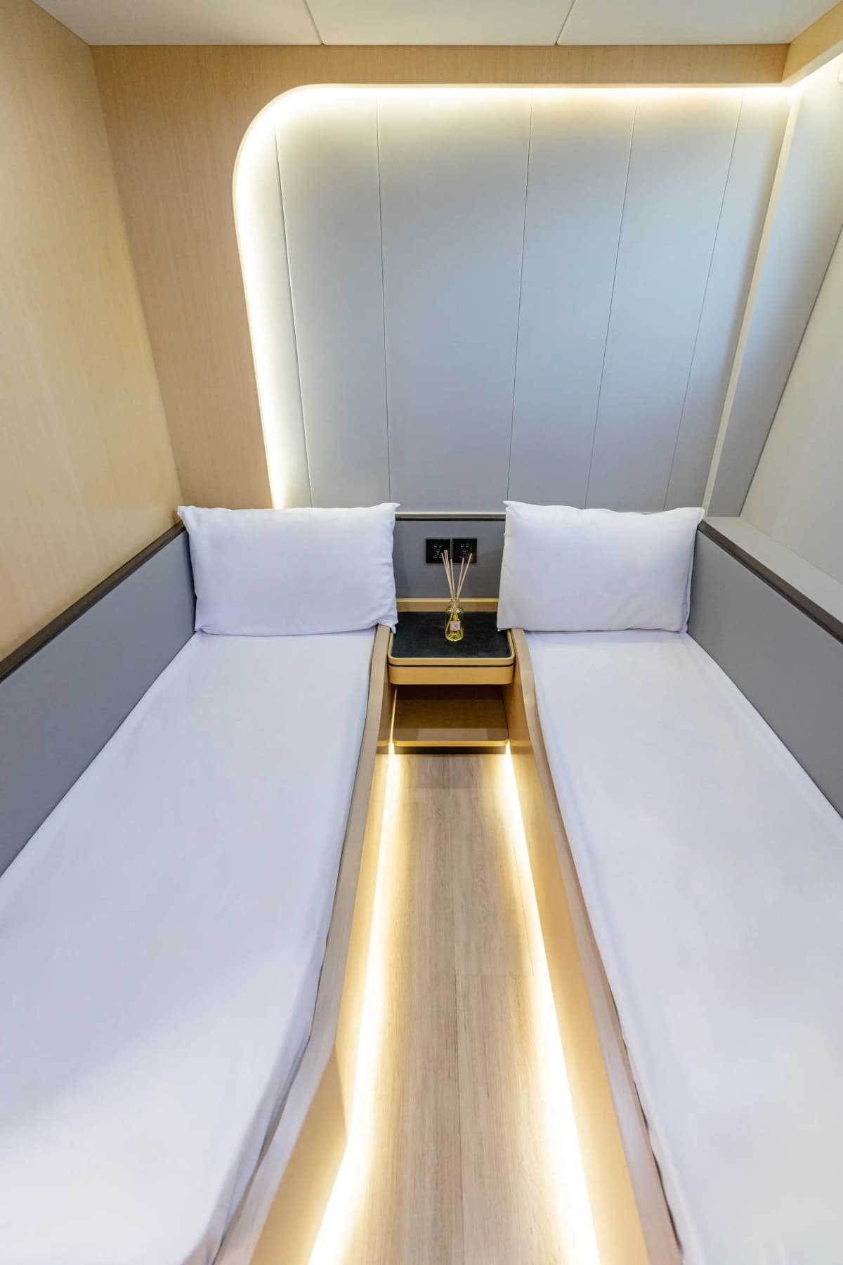 Taka Luxury Yacht Charter — photo 8 of 12