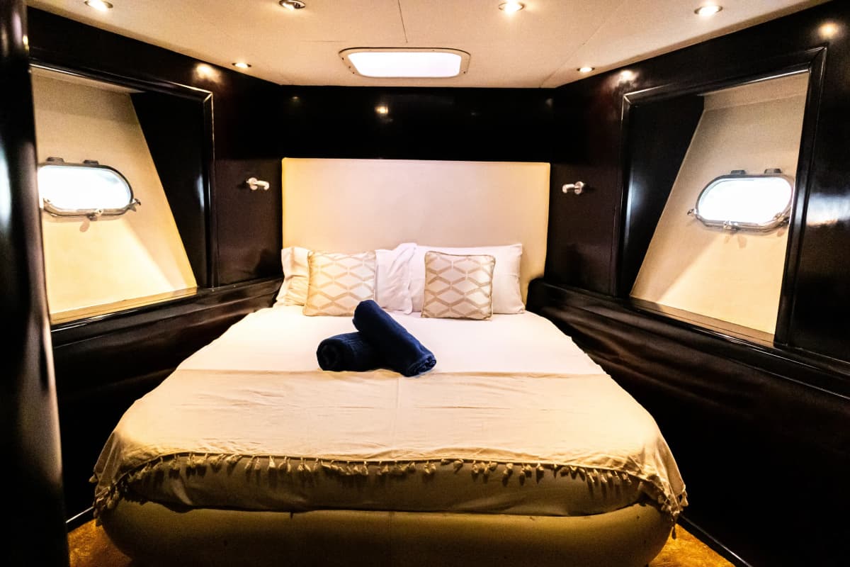 Tisck Luxury Yacht Charter — photo 3 of 11