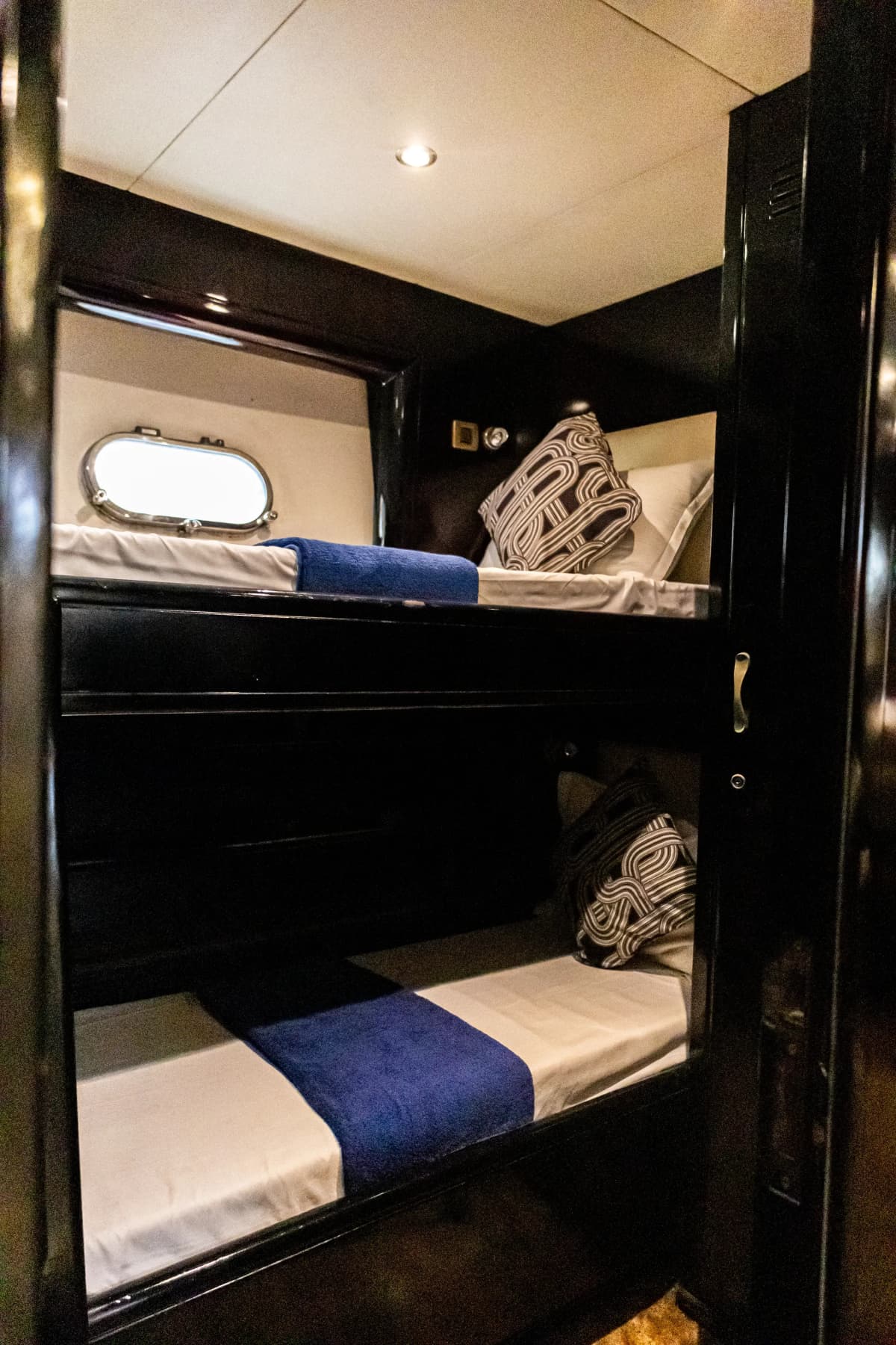 Tisck Luxury Yacht Charter — photo 9 of 11