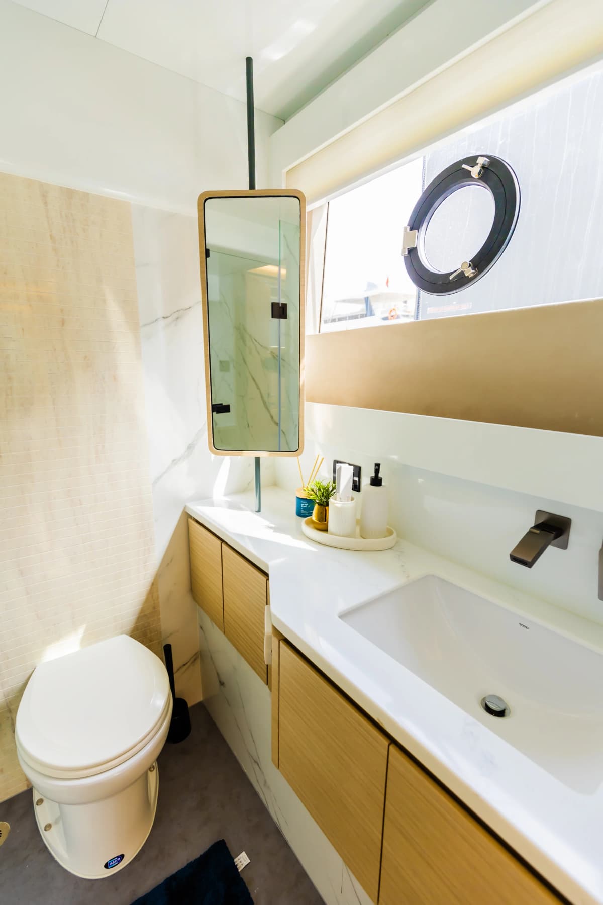 Volare Luxury Yacht Charter — photo 10 of 15