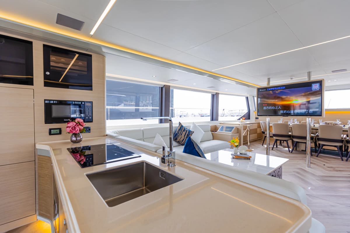 Volare Luxury Yacht Charter — photo 9 of 15