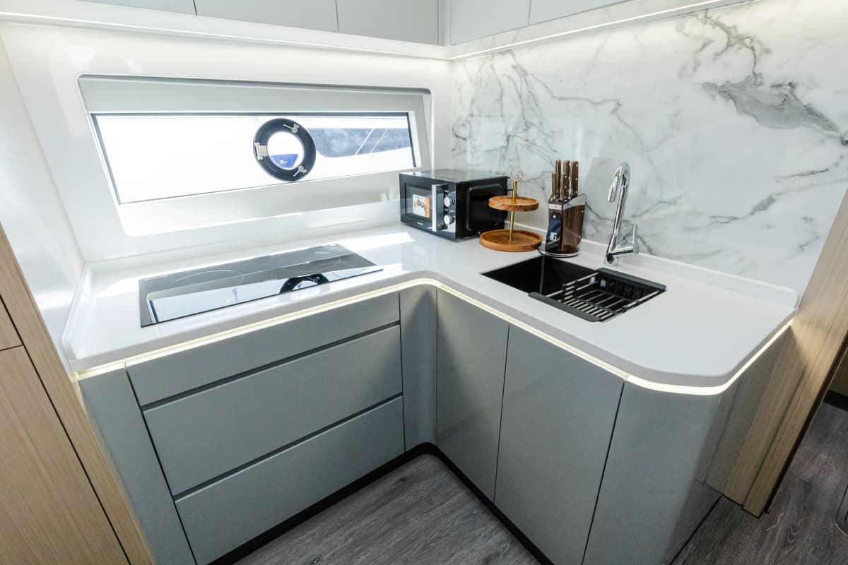 X-53 Sport Yacht Charter — photo 10 of 12