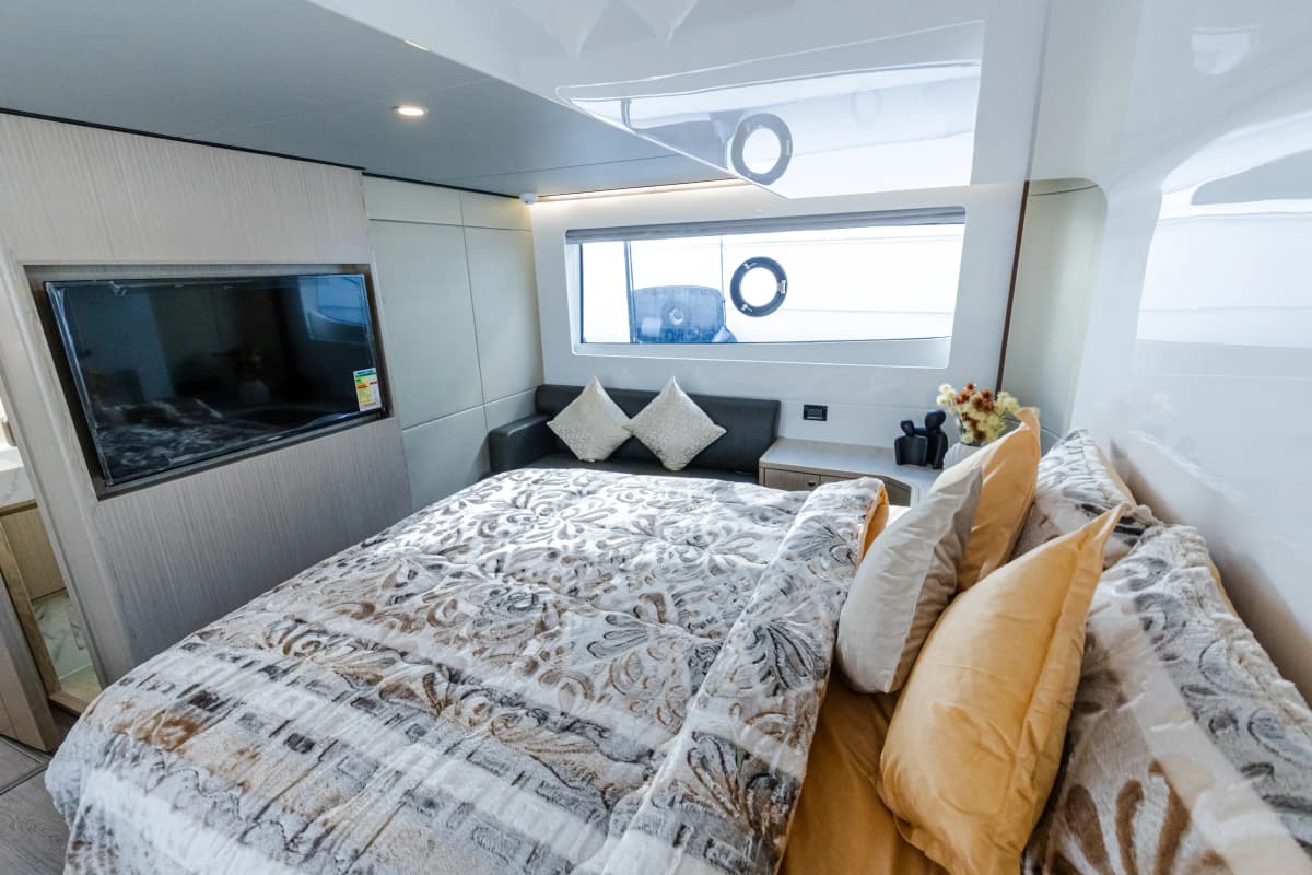 X-53 Sport Yacht Charter — photo 4 of 12