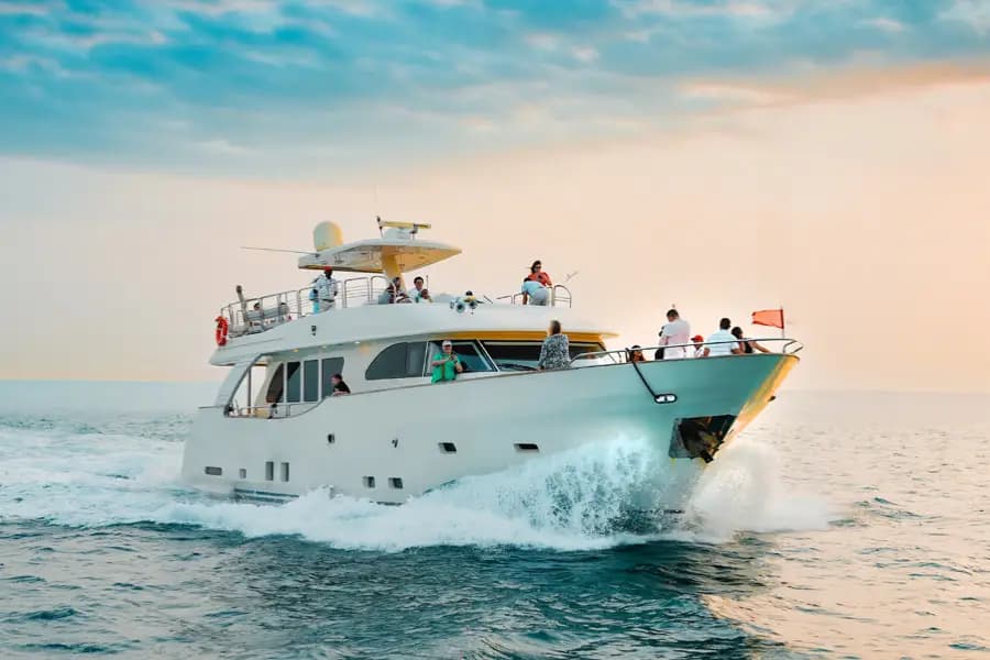 Dubai Marina 1 Hour Yacht Tour