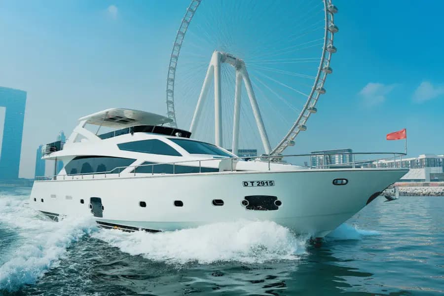 Dubai Marina 1 Hour Yacht Tour — photo 10 of 12