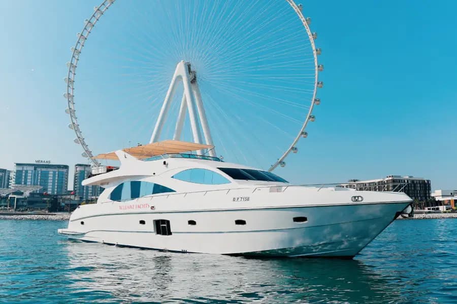Dubai Marina 1 Hour Yacht Tour — photo 11 of 12