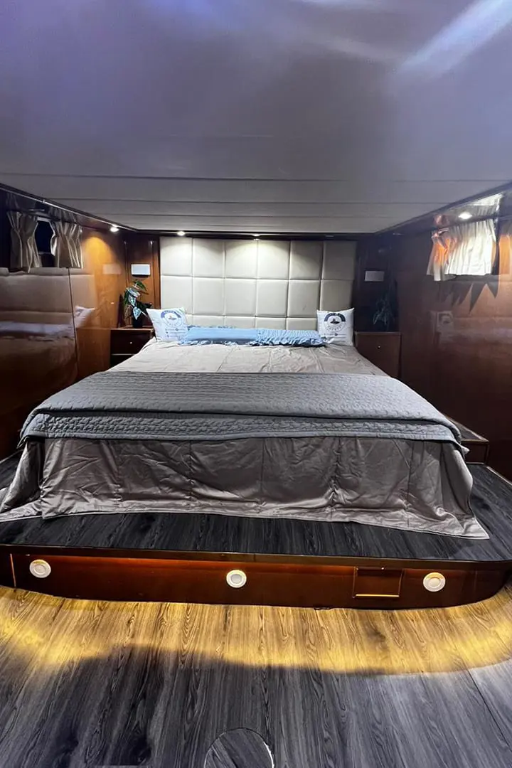 Aurora Sky 80ft Yacht — photo 3 of 6
