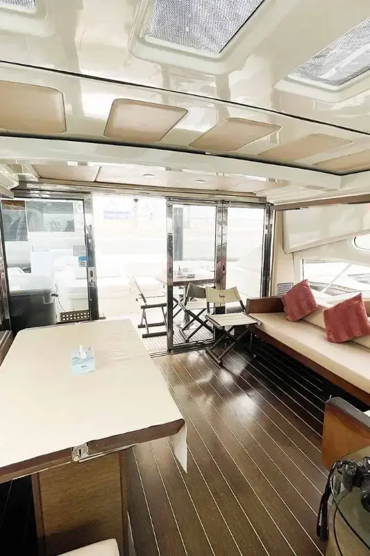 Sky Walker Sura Yacht — photo 2 of 5